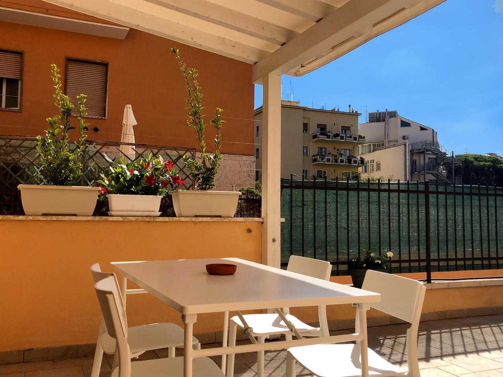 Apartment Wonderful Little Gem With A Large Private Terrace! Rom