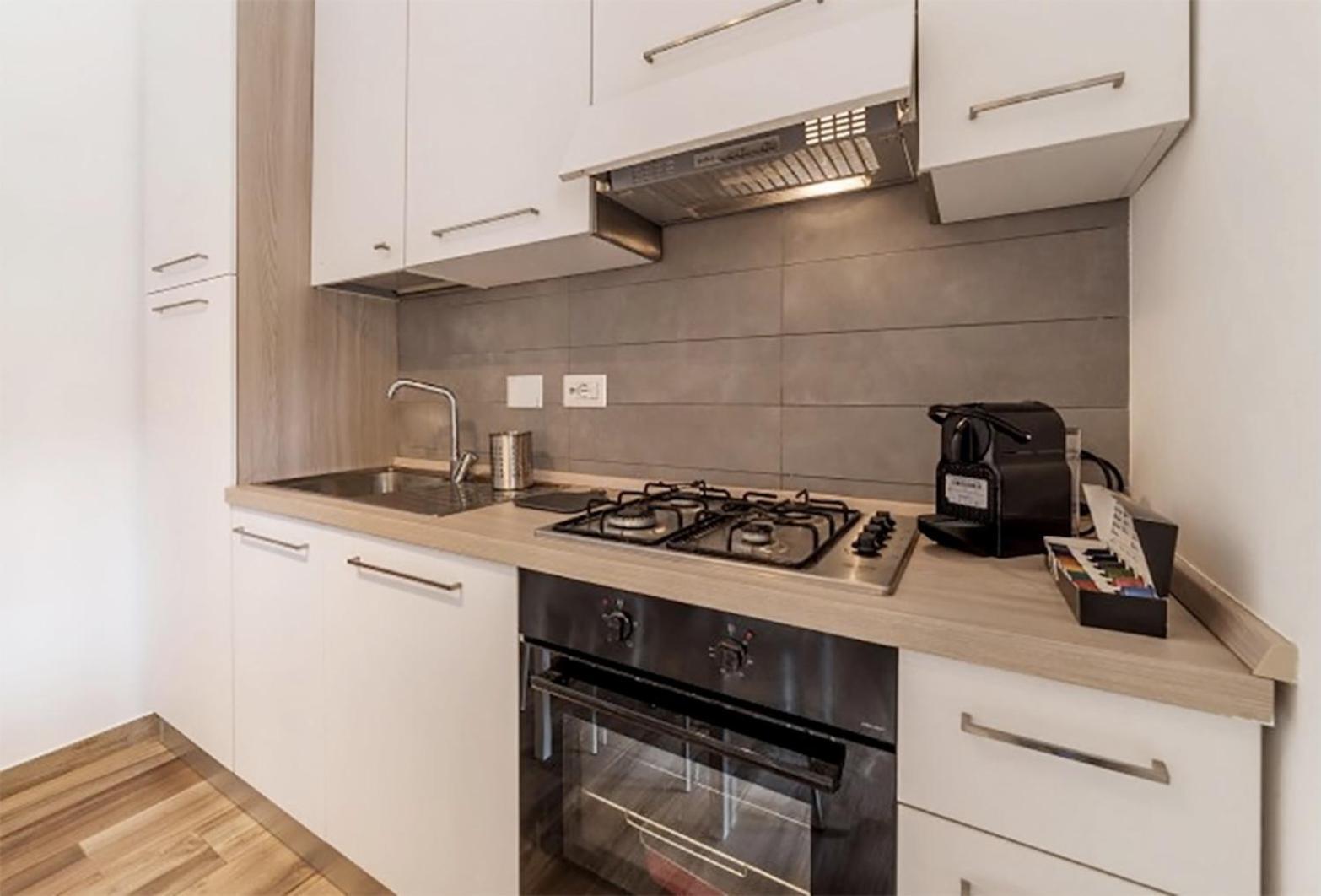 Wonderful Little Gem With A Large Private Terrace! Apartment Rom