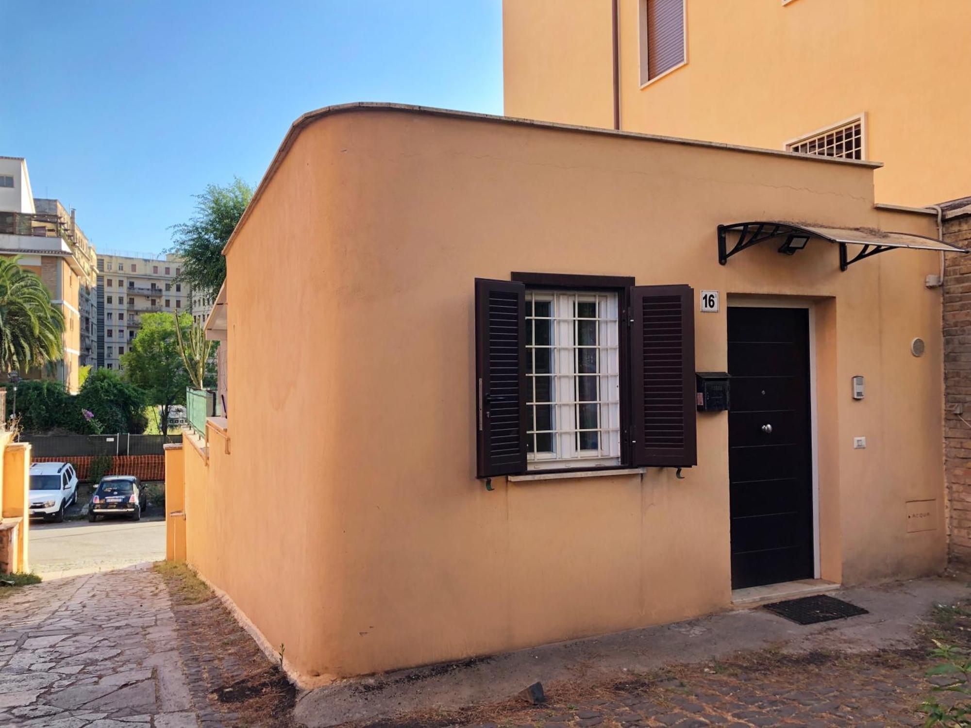 Apartment Wonderful Little Gem With A Large Private Terrace!